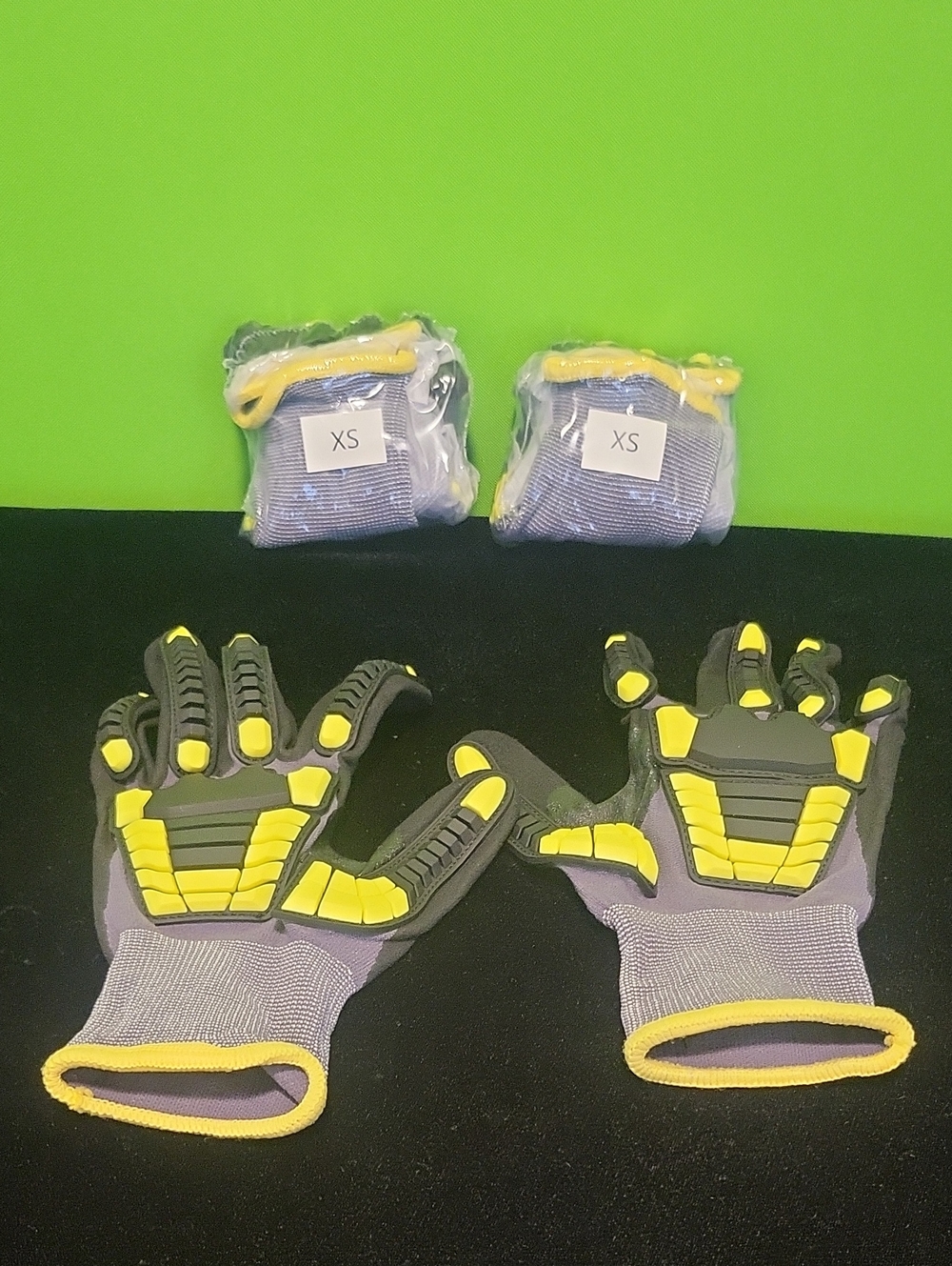 4 PAIR BASICS SAFETY WORK GLOVES CUT LEVEL A1, ABRASION ANSI LEVEL A4.